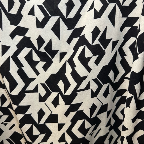 Lane Bryant Women’s Black/White Medium Sleeve Cutout-Neck Blouse Sz 30/32 - Picture 6 of 8